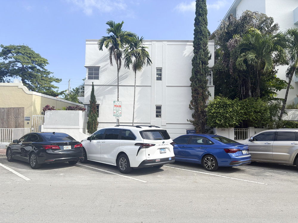 The Keller Court Condominium photo 3